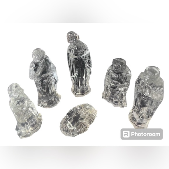 Glass Nativity Scene - Picture 2 of 4